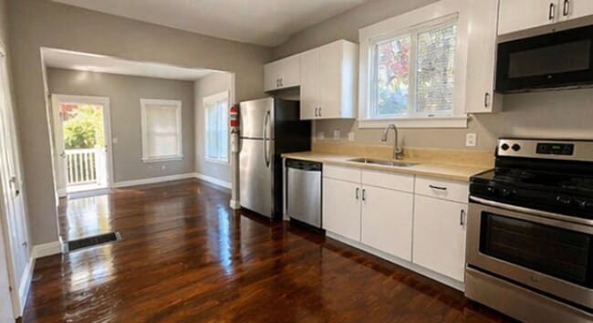 Building Photo - 2732 Union St