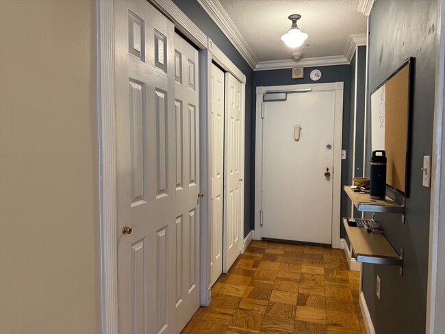 Building Photo - 2 Hawthorne Pl