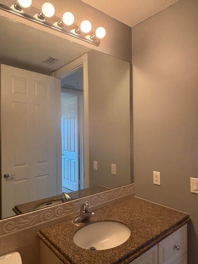 Building Photo - 30 Harbour Isle Dr W