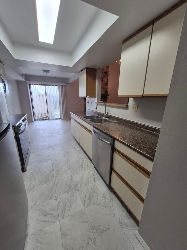 Building Photo - 1387 Sanzon Dr