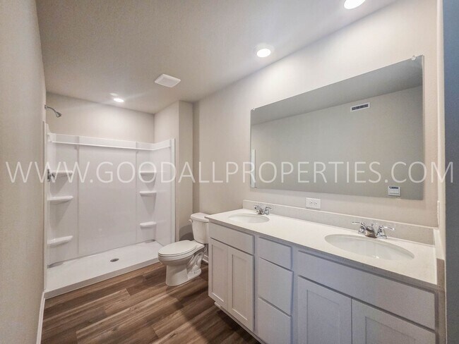 Building Photo - 3595 Pershing Ln
