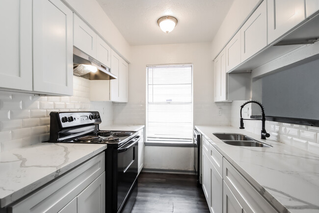 Building Photo - 6615 Brookgate Dr