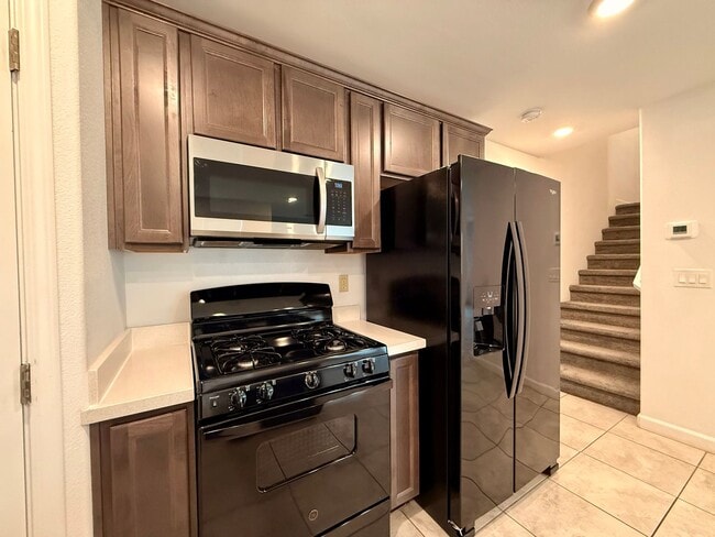 Building Photo - 3 BED 2.5 BATH 2 CAR GARAGE TOWNHOUSE w/ LOFT in CADENCE FOR RENT!