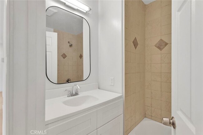 Building Photo - 348 W 83rd St