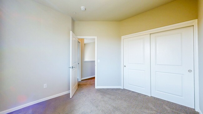 Building Photo - Rare Santa Rosa Four Bedroom house in Desi...