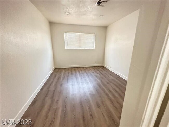 Building Photo - 5167 Greene Ln