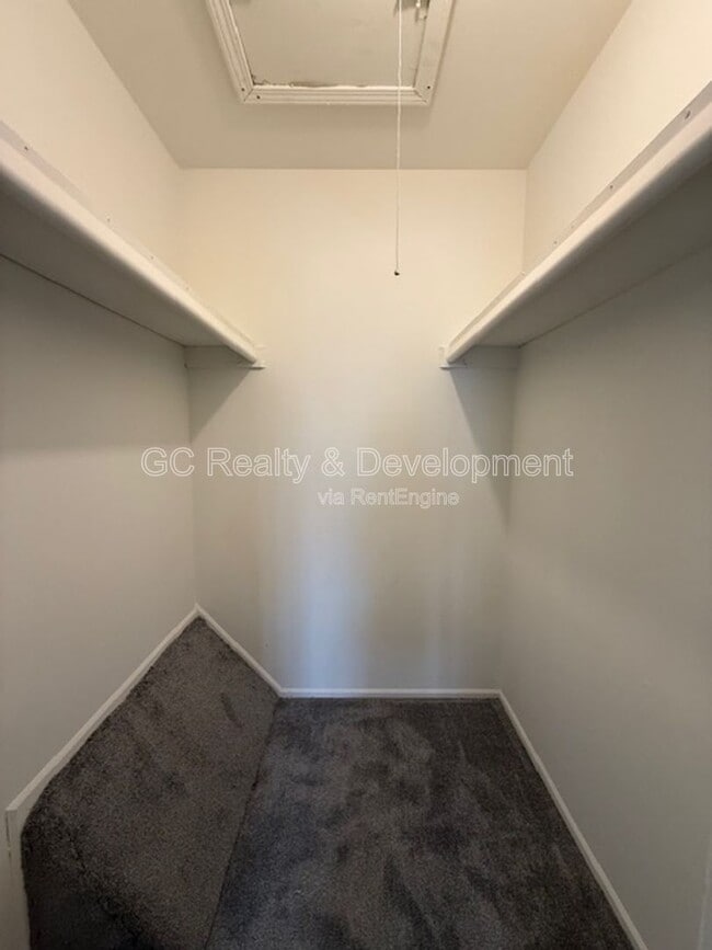 Building Photo - 457 James Ct