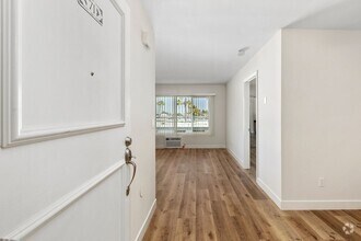 Building Photo - ROLA60