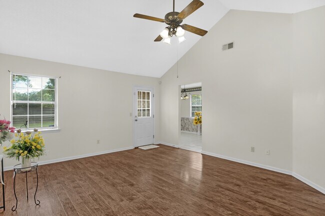 Building Photo - 781 Madison Dr