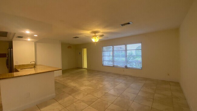 Building Photo - Private Siesta Key Retreat Minutes from World-Famous Beach