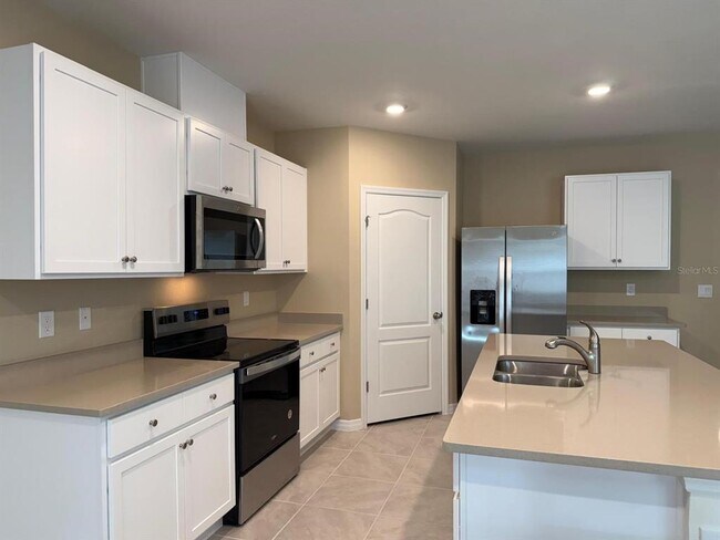 Building Photo - 3221 Belize Pl