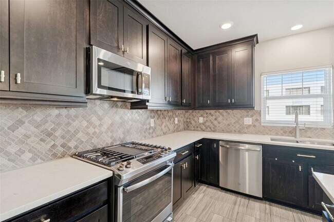 Building Photo - 4921 W Paul Ave