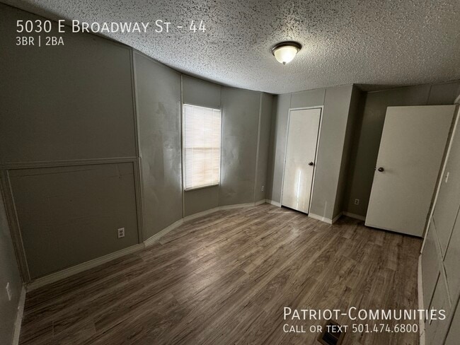 Building Photo - 5030 E Broadway St