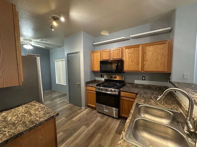 Building Photo - 2562 Land Rush Dr