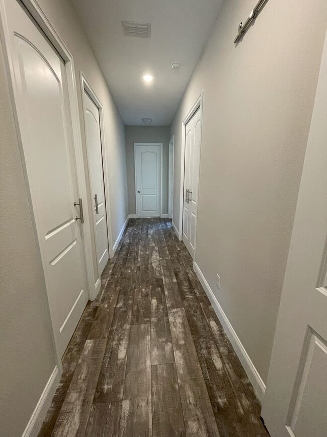 Building Photo - Lovely and Unique Custom-built Duplex Avai...