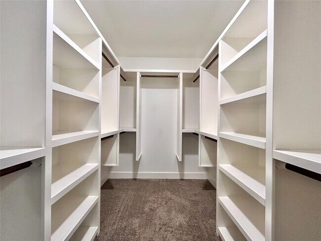 Building Photo - 112 Savage Cir