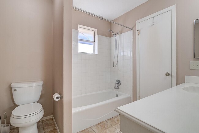 Building Photo - 1014 Woodbridge Ave