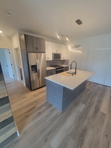 Building Photo - 302 W Liberty Dr