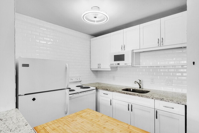 Building Photo - 127 Westbury E