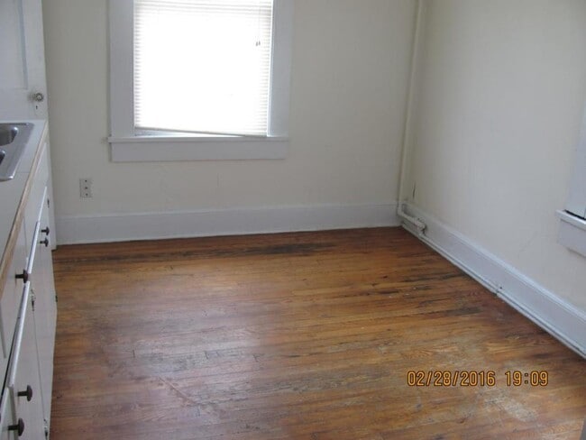 Building Photo - 305 Ebenezer Ave