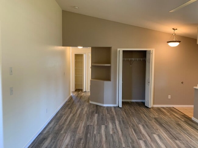 Building Photo - 7467 Clamdigger Dr