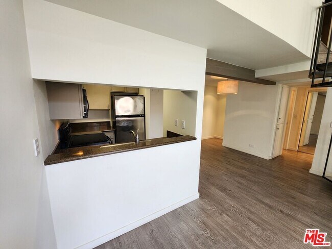 Building Photo - 1440 Veteran Ave