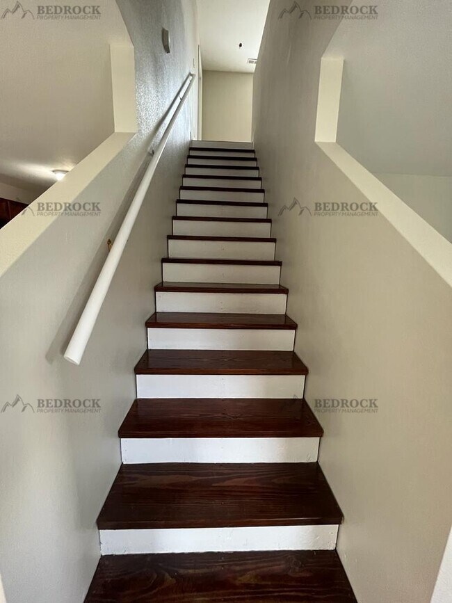 Building Photo - 202 Cloverbrook Dr
