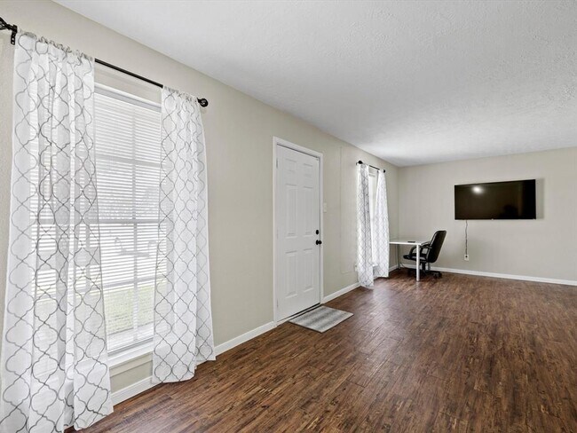 Building Photo - 9021 Gaylord Dr