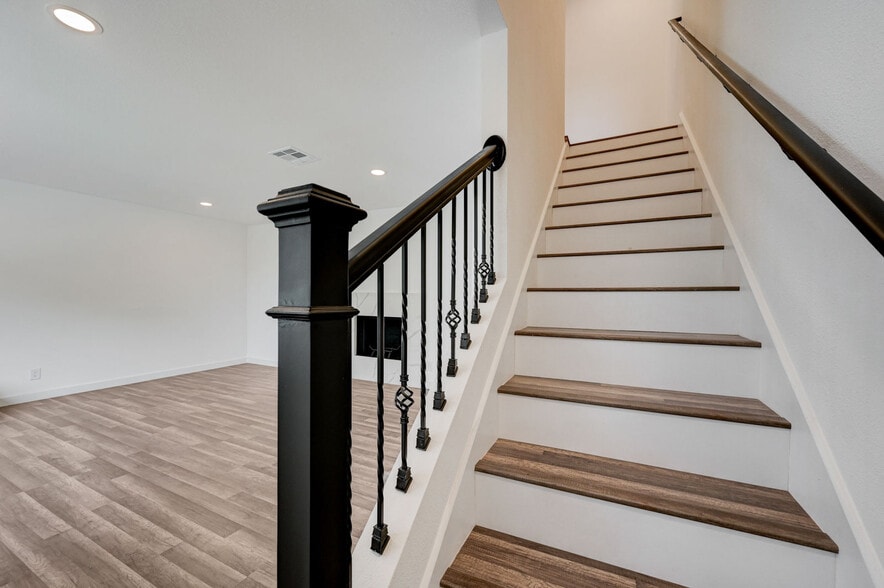 Building Photo - 571 Greenbriar Townhouse Way
