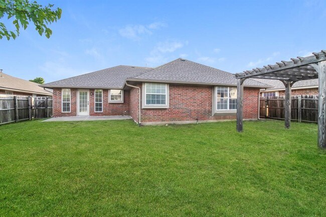 Building Photo - 2809 Victoria Dr