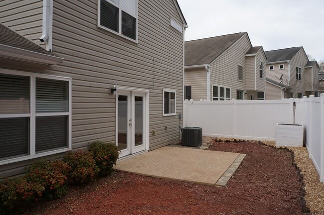 Building Photo - 411 Chatooga Ln