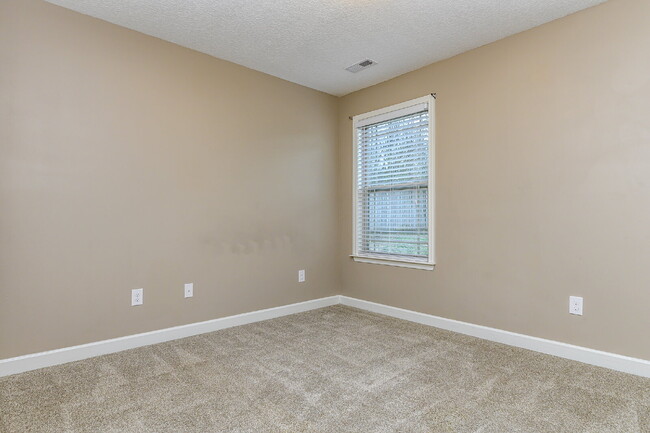 Building Photo - Charming 3-bed, 2-bath, 2017-construction ...