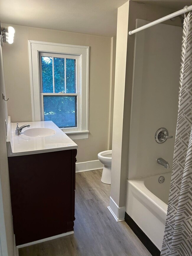 Primary Photo - 1011 Maple Row