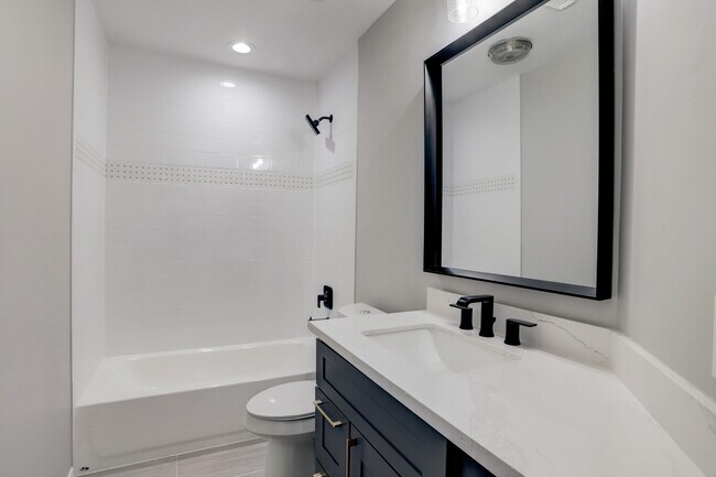 Building Photo - 7098 Shadow Lake Dr