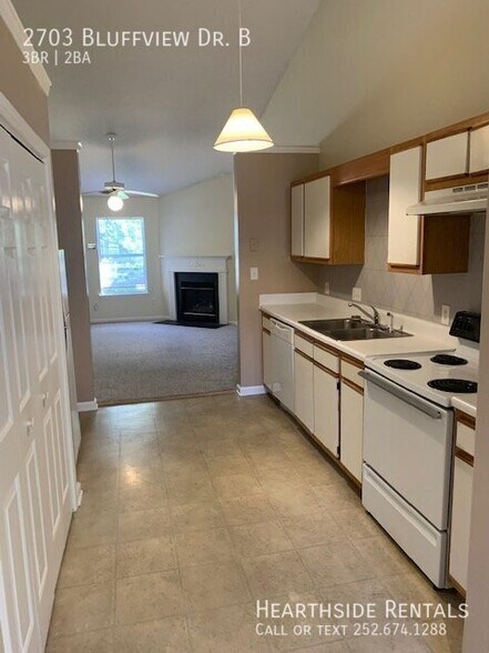 Building Photo - 2703 Bluff View Dr