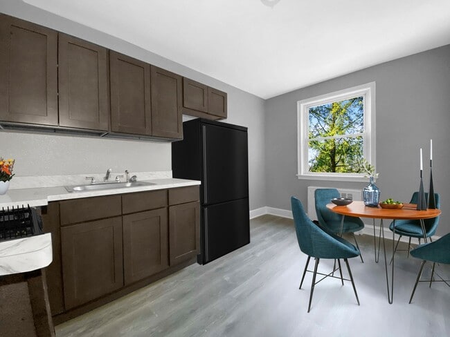 Interior Photo - 5051 Oxford Ave