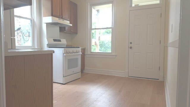 Building Photo - 4511 N Greenview Ave