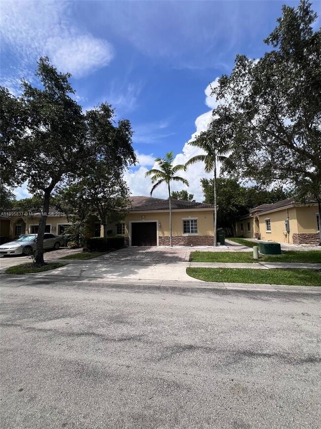Building Photo - 3353 NE 11th Dr