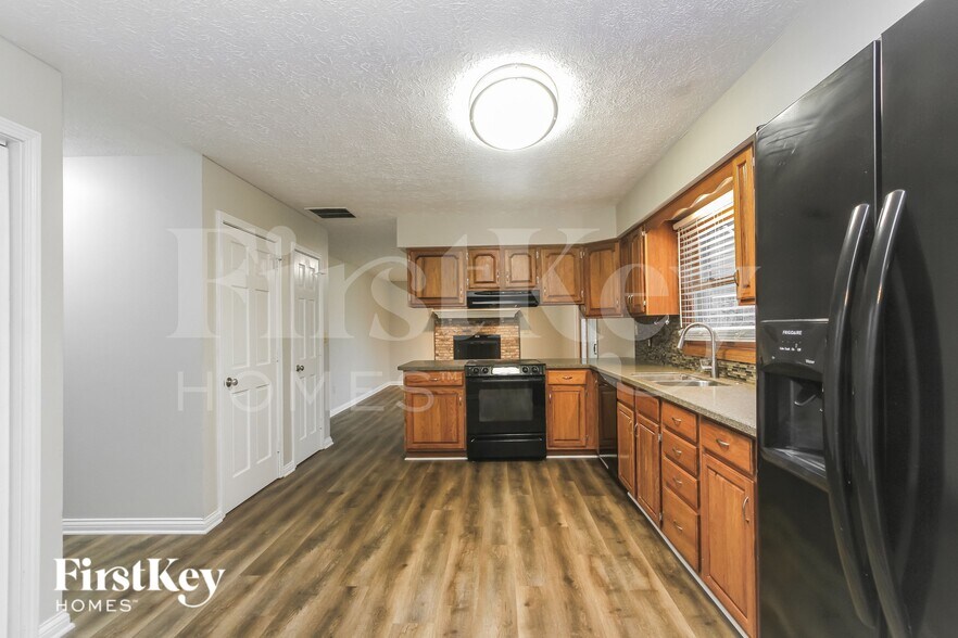 Building Photo - 458 Pebble Way