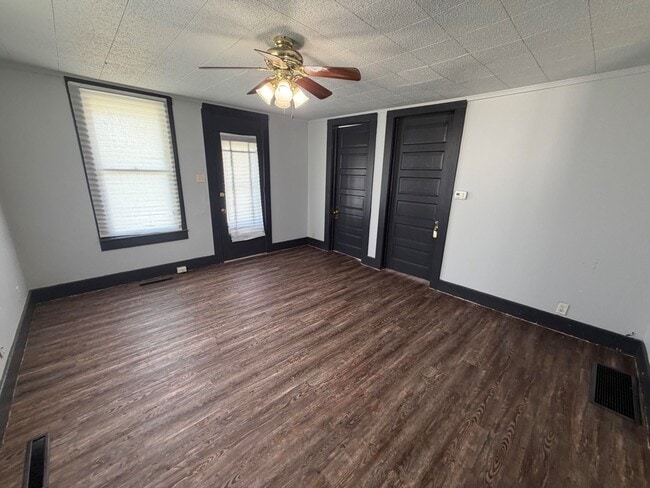 Building Photo - 4 Tillman-