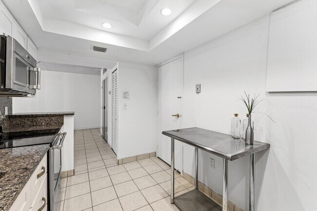 Building Photo - 3450 S Ocean Blvd