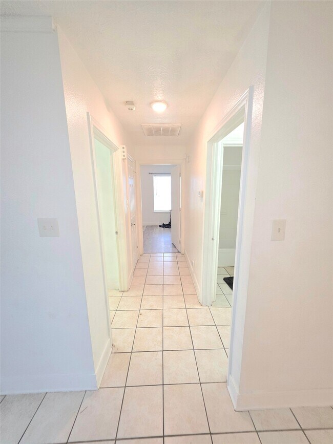 Building Photo - 5335 Cherie Crest Ct