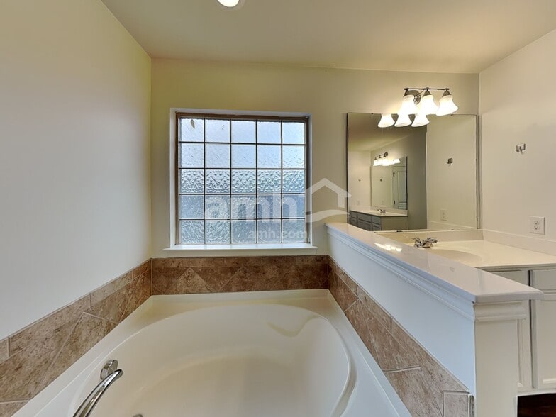 Building Photo - 1505 Ridge Haven Rd