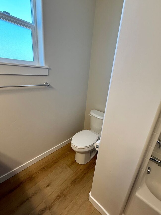Building Photo - 4 bed 2 bath in Caldwell, Landscaping Incl...