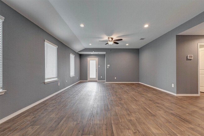 Building Photo - 5114 Jasmine Dawn Dr