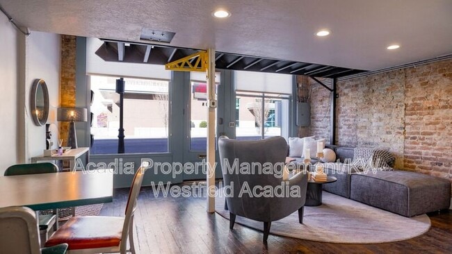 Building Photo - 20 Freedom Blvd 200 W