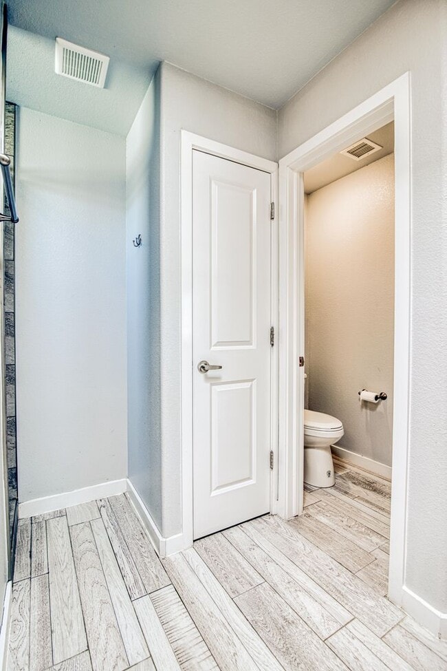 Building Photo - Beautiful 4 bed/2.5 baths in the desirable...