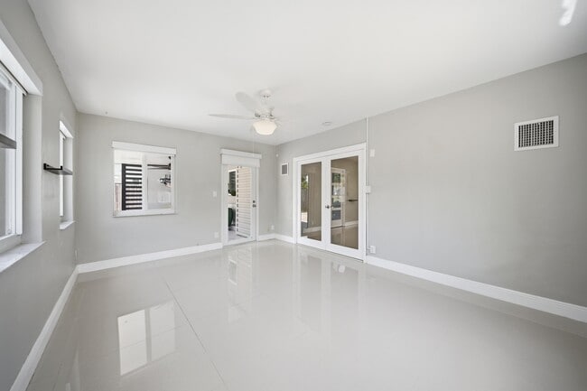 Building Photo - 5031 NE 23rd Terrace