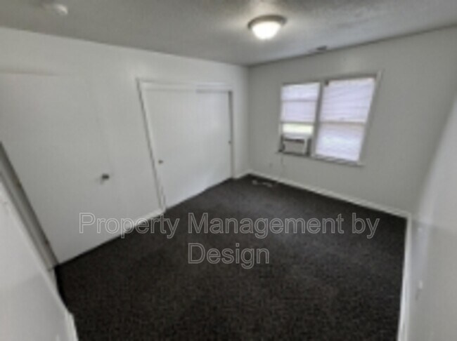 Building Photo - 1039 5th St