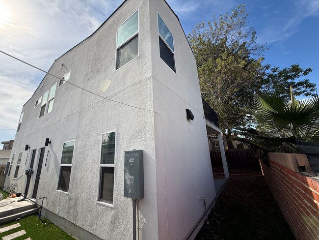 Primary Photo - 5162-5166 Ewing St.